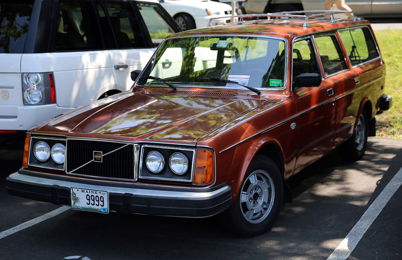 Illustration for article titled Generation Gap: RWD Volvo Wagons Edition